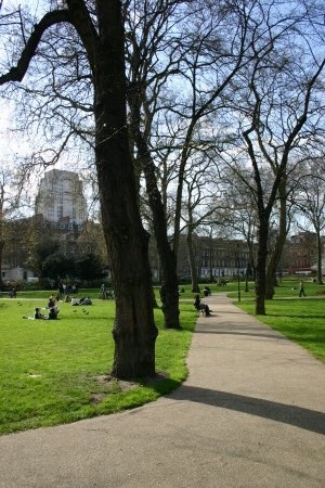Path through Russell Square