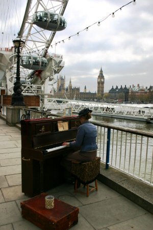 Piano player on the South Bank
