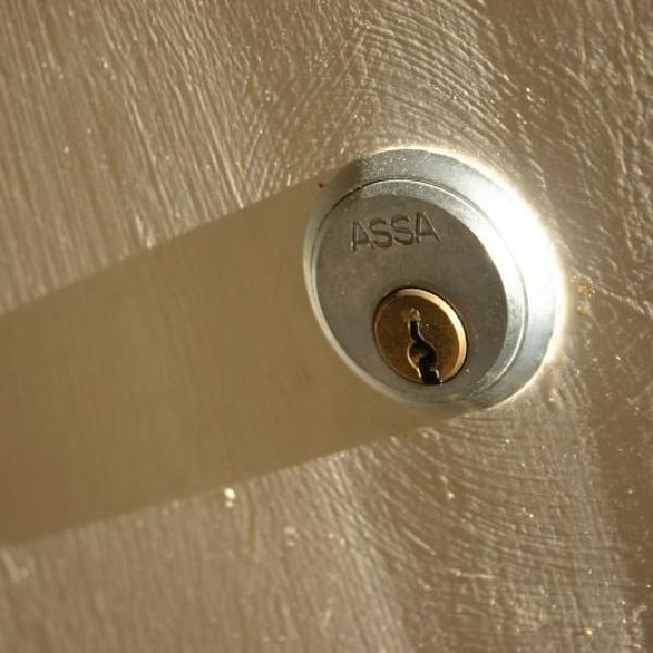 Lock and shadow