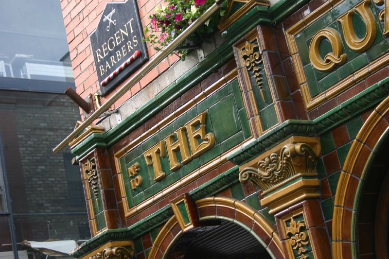 Temple Bar signage