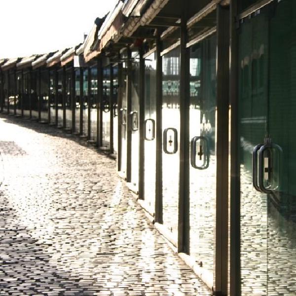 Neverending glass doors