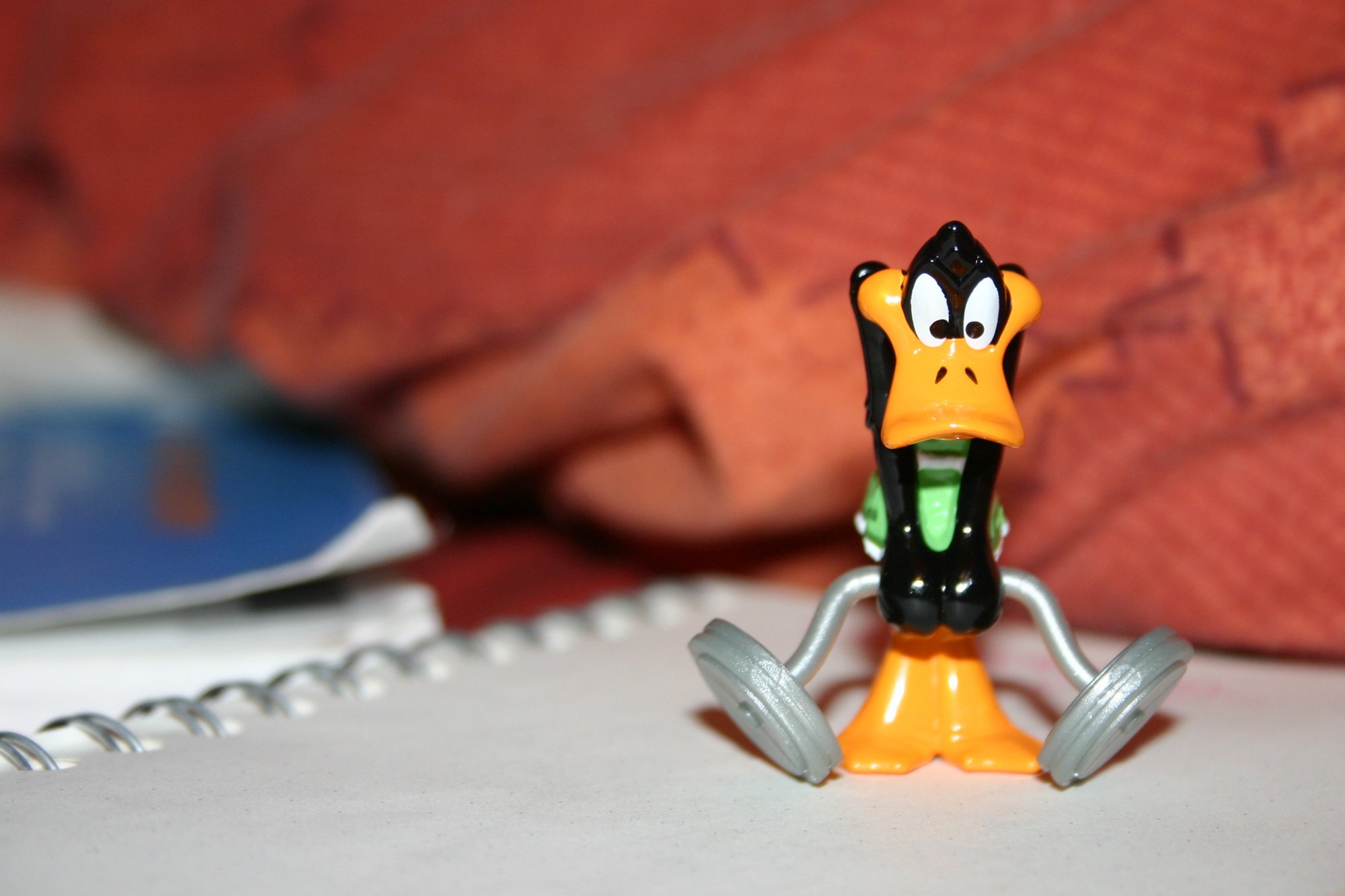 Daffy lifts weights