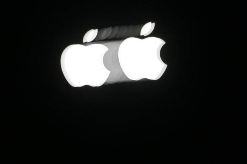 2 Apples in the dark