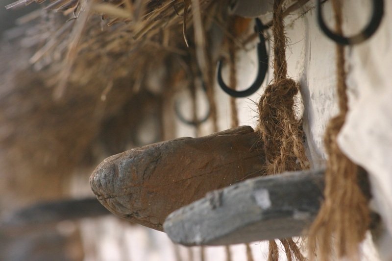 Thatch holder