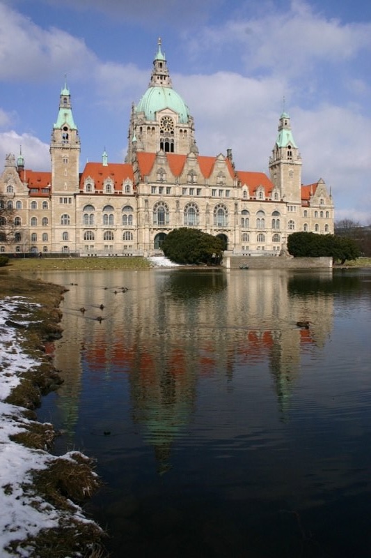 Rathaus reflection