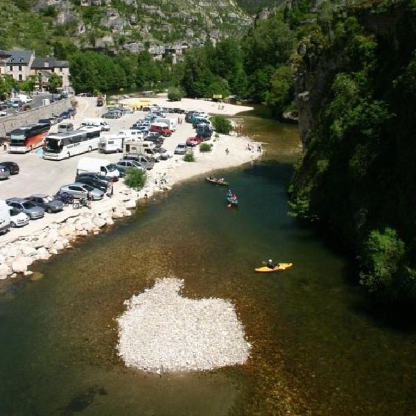 Canoeing in the tourist hotspot