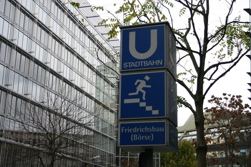 Guy from Fire Exit escapes into U-bahn