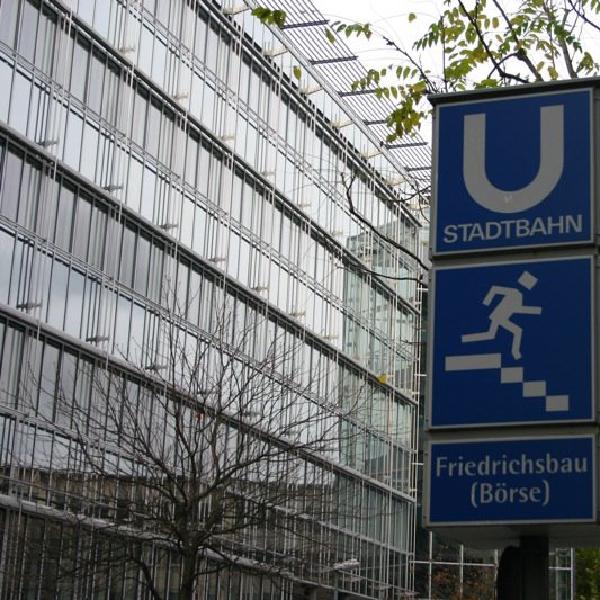 Guy from Fire Exit escapes into U-bahn