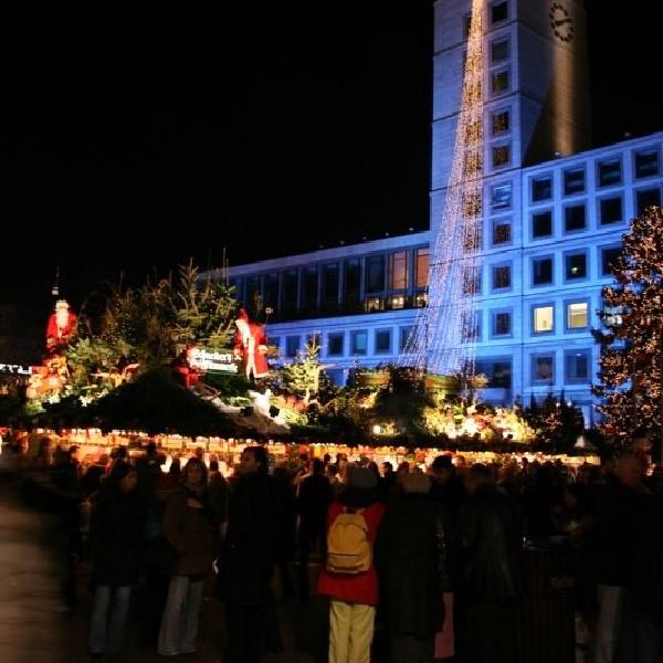 Rathaus beleuchtet