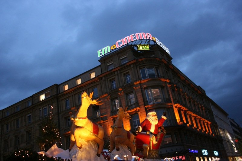 Santa Claus is coming to town