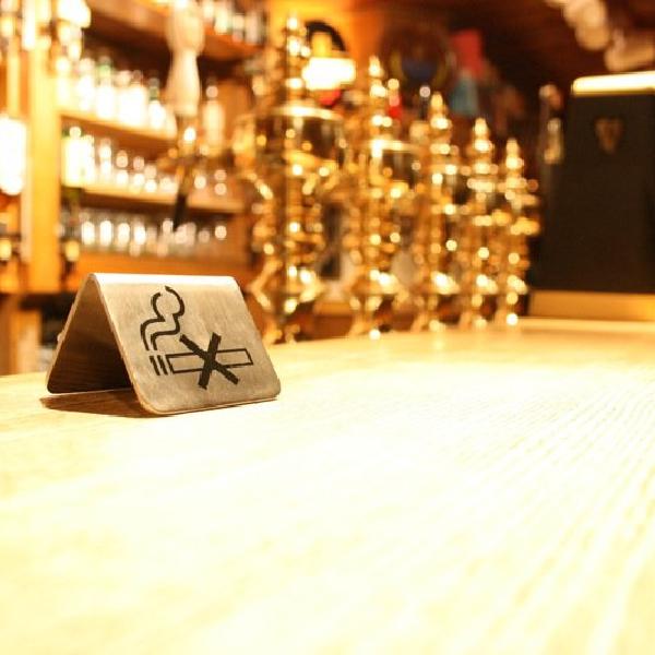 No smoking at the bar
