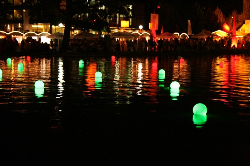 Floating lights