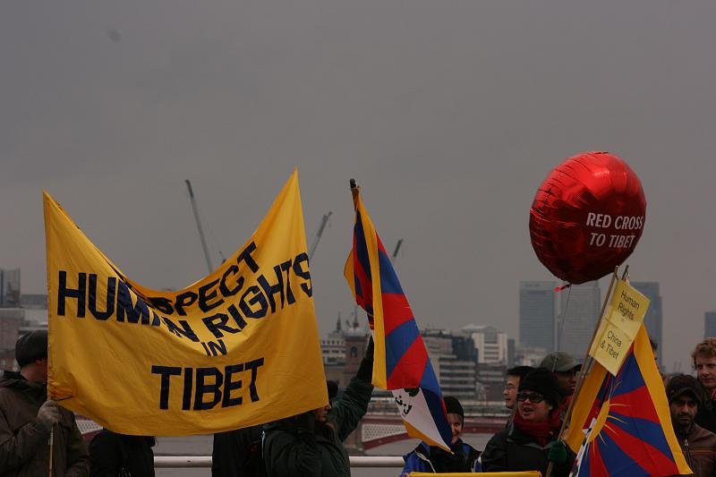 Respect human rights in Tibet