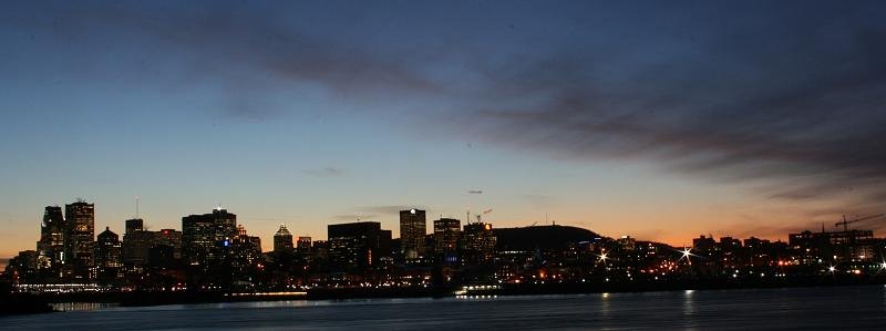 Montréal skyline at dusk