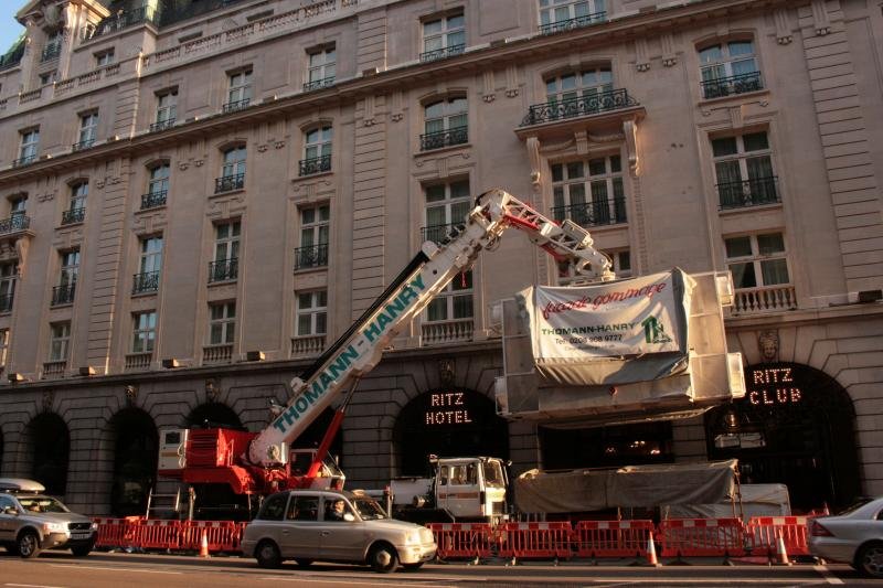Cleaning the façade