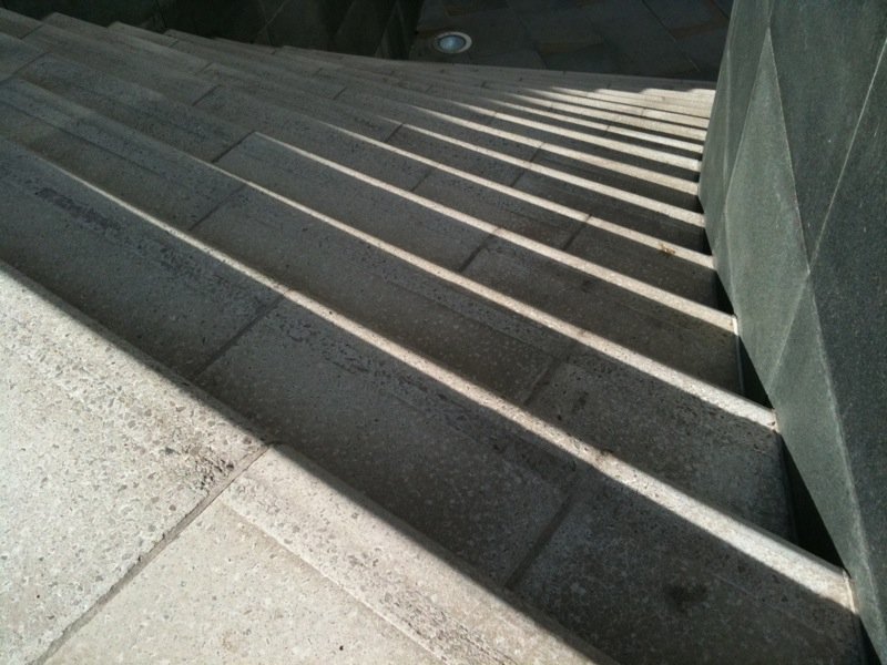 Light-lipped steps