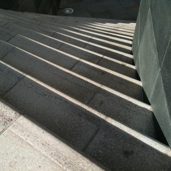 Light-lipped steps