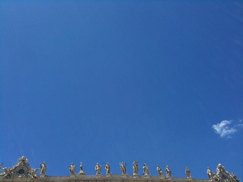 Spectating statues