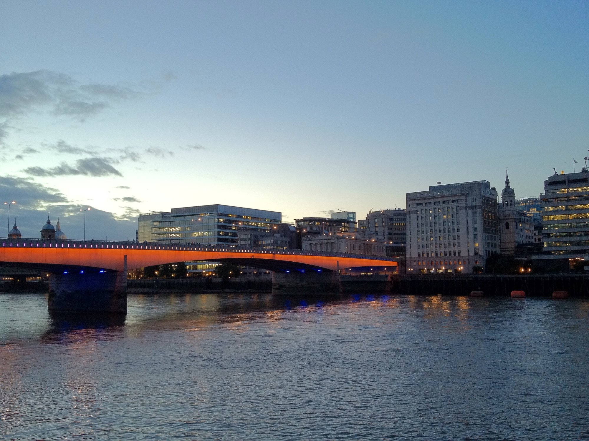 London Bridge light