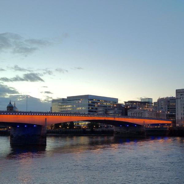 London Bridge light