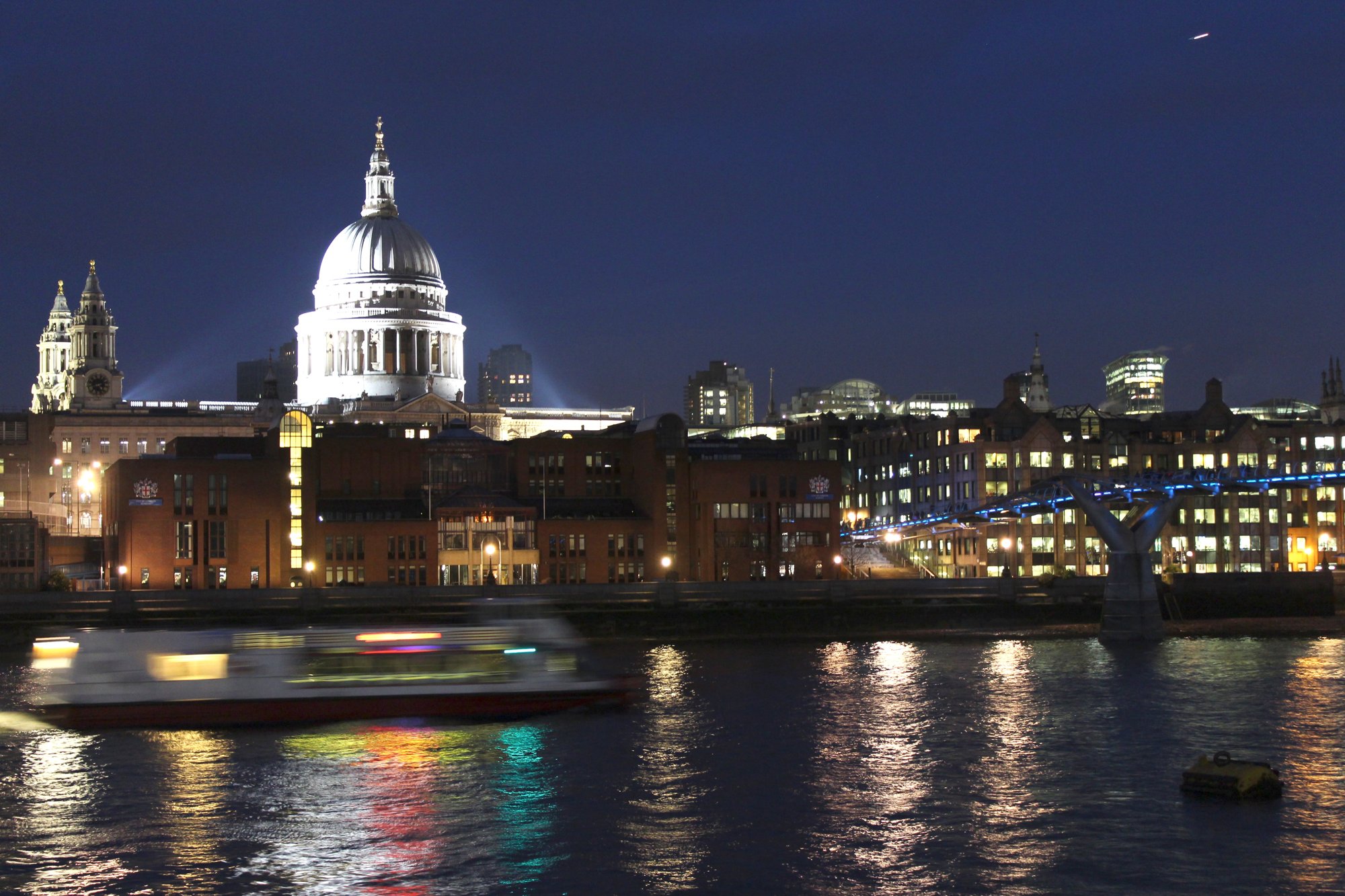Early evening by the Thames