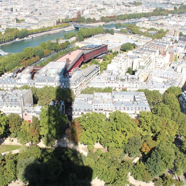 In the shadow of a giant