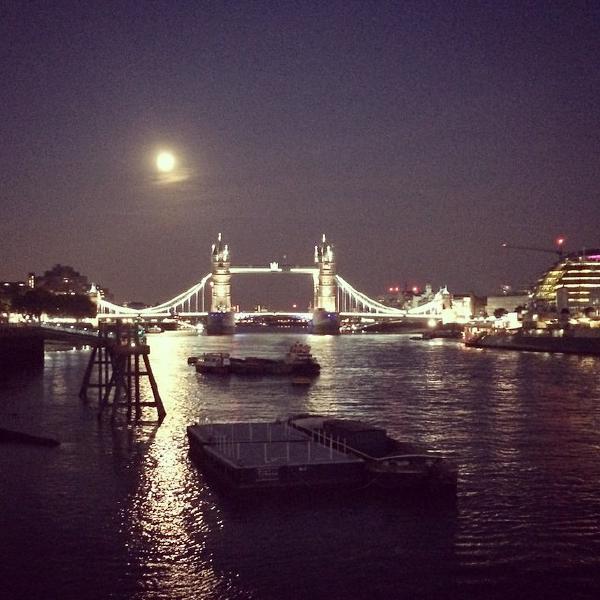 Moon on Thames