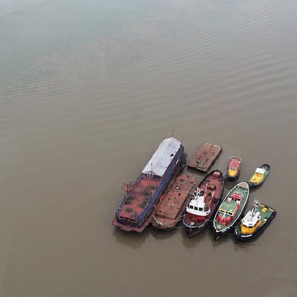 Tugs on Thames