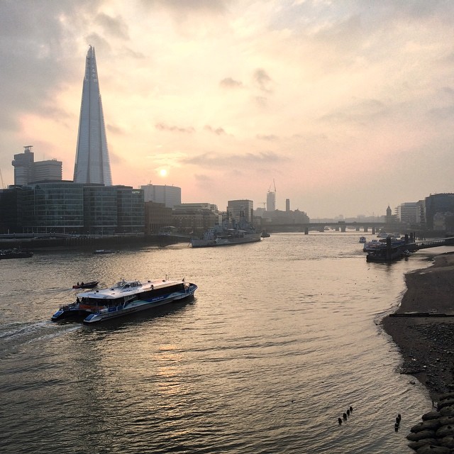 A hazy evening on the Thames