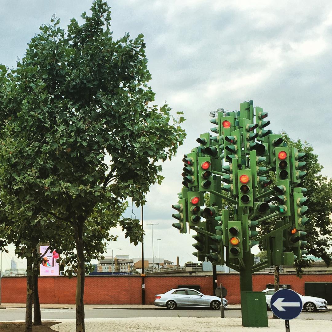 Traffic Light Tree vs nature