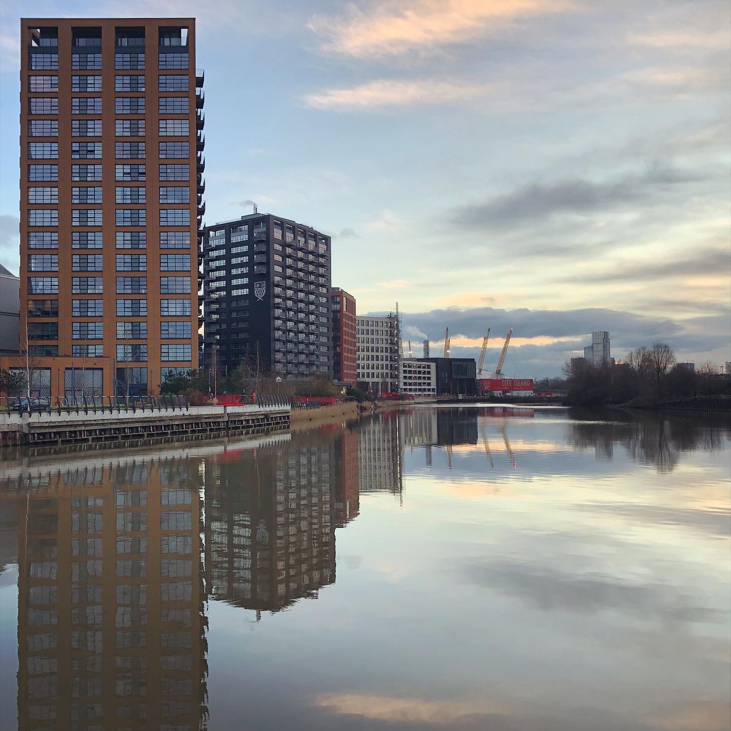 A cold afternoon walk at Bow Creek